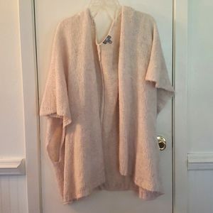 True Craft Large off white lightweight short sleeve around should sweater top